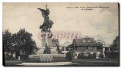 CPA Vichy Statue de la Republique et le Kiosque 