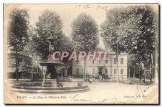 CPA Vichy La Place de l'Hotel de Ville 