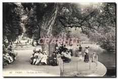 CPA Vichy Un Coin du Parc 