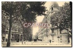 CPA Vichy Hotel du Parc et Allee couverte de l'ancien Parc 