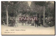 CPA Vichy Pendant la Musique 