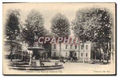 CPA Vichy La Place de l'Hotel de Ville 