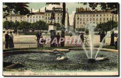 CPA Lyon Un coin de la Place Bellecour Les Cygnes 