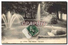CPA Lyon Place Bellecour Un Bassin 