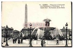 CPA Paris Place de la Concorde Les Fontaines et l'Obelisque 