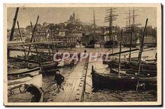 CPA Marseille B du R Vue generale sur le Vieux Port et la Ville 