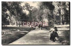 CPA Vichy Une Allee Parc 