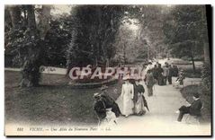 CPA Vichy Une Allee du Nouveau Parc 