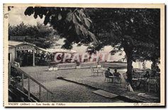 CPA Vichy Allier Les bords de l'Allier A l'aviron