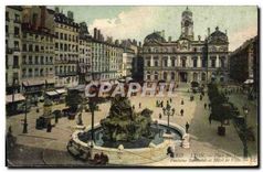 CPA Lyon Place des Terre Fontaine Bartholdi et Hotel de Ville