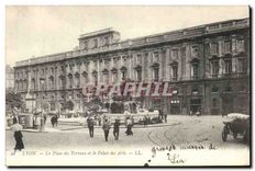 CPA Lyon La Place des Terraux et le Palais des Arts