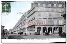 CPA Paris La Rue de Rivoli Statue de Jeanne d'Arc