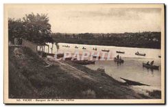 CPA Vichy Barques de Peche sur l'Allier
