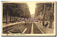 CPA Vichy Le Parc Une Allee