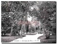 CPA Vichy Un coin du Parc