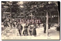 CPA Vichy  Le Parc et la Galerie Couverte