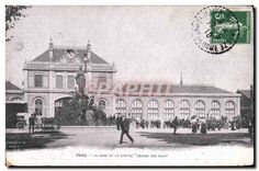 CPA Vichy La Gare et la Statue Deesse des Eaux