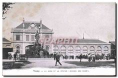 CPA Vichy La Gare et la Statue Deeesse des Eaux