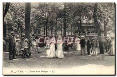 CPA Vichy L'Heure de la Musique