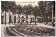 CPA Vichy Un coin du Parc