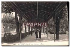 CPA Vichy Galerie couverte dans le Parc