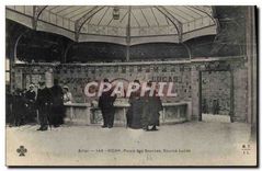 CPA Vichy Allier Palais des Sources Source Lucas