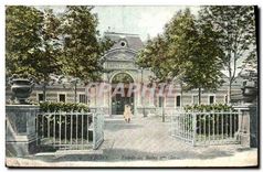 CPA Vichy Entree des Bains 2me Classe