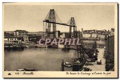CPA Marseille Une rue du vieux port vers le Fort Saint Jean et le pont transbordeur