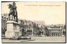 CPA Palais de Versailles Cour de marbre et statue de Louis XIV 