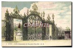 CPA Lyon Grille Monument du Parc de la Tete d'Or 