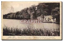 CPA Lyon le lac de la Tete d'Or au centre du magnifique parc du meme nom et l'embarcadere 