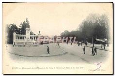 CPA Lyon Monument des Legionnaires du Rhone a l'Entree du Parc de la Tete d'Or Les courses du velodr