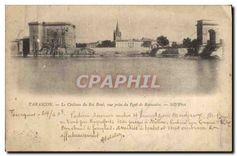 CPA Tarascon Le Chateau du Roi Rene vue prise du Pont de Beaucaire 