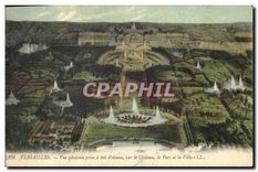 CPA Versailles Vue generale prise a vol d'oiseau sur le Chateau le Parc et la Ville 