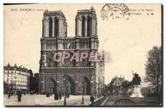 CPA Paris L'Eglise Notre Dame et la Statue de Charlemagne 