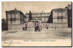 CPA Marseille l'Eveche et la statue de Mgr de Belsunce 