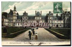 CPA Fontainebleau Facade du Palais sur la Cour des Adieux 