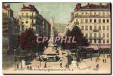 CPA Lyon La Place de la Republique le Monument Carnot