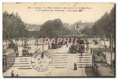 CPA Lyon La Place Carnot Monument de la Republique et le Terminus des tramways