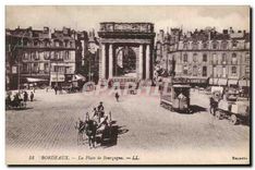 CPA Bordeaux La Place de Bourgogne Tramway