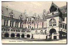 CPA Pierrefonds Chateau Cour interieure