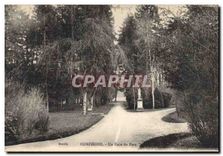 CPA Compiegne Un Coin du Parc