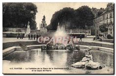 CPA Nantes La Fontaine de la Place de la Duchesse Anne et le cours St Pierre