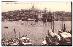CPA Marseille Le Vieux Port et N D de la Garde Bateaux