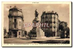 CPA L'Auvergne Clermont Ferrand Les Trois et le Monument aux Morts de la Guerre 