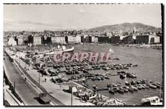 CPA La Carrefour du Monde Marseille Vue generale du Vieux Port 