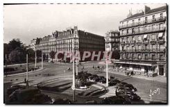 CPM Dijon Cote d'Or Place Darcy et l'Hotel de la Cloche Automobile