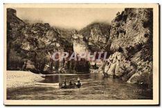 CPA Gorges du Tarn Castelbouc Lozere Le Tarn au pied du Village et du Vieux Chateau 