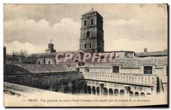 CPA Arles Vue generale du cloitre Saint Trophime remarquable par le richesse de sa decoration 