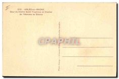 CPA Arles sur Rhone Cour du Cloitre Saint Trophime et Clocher de l'Homme de Bronze 